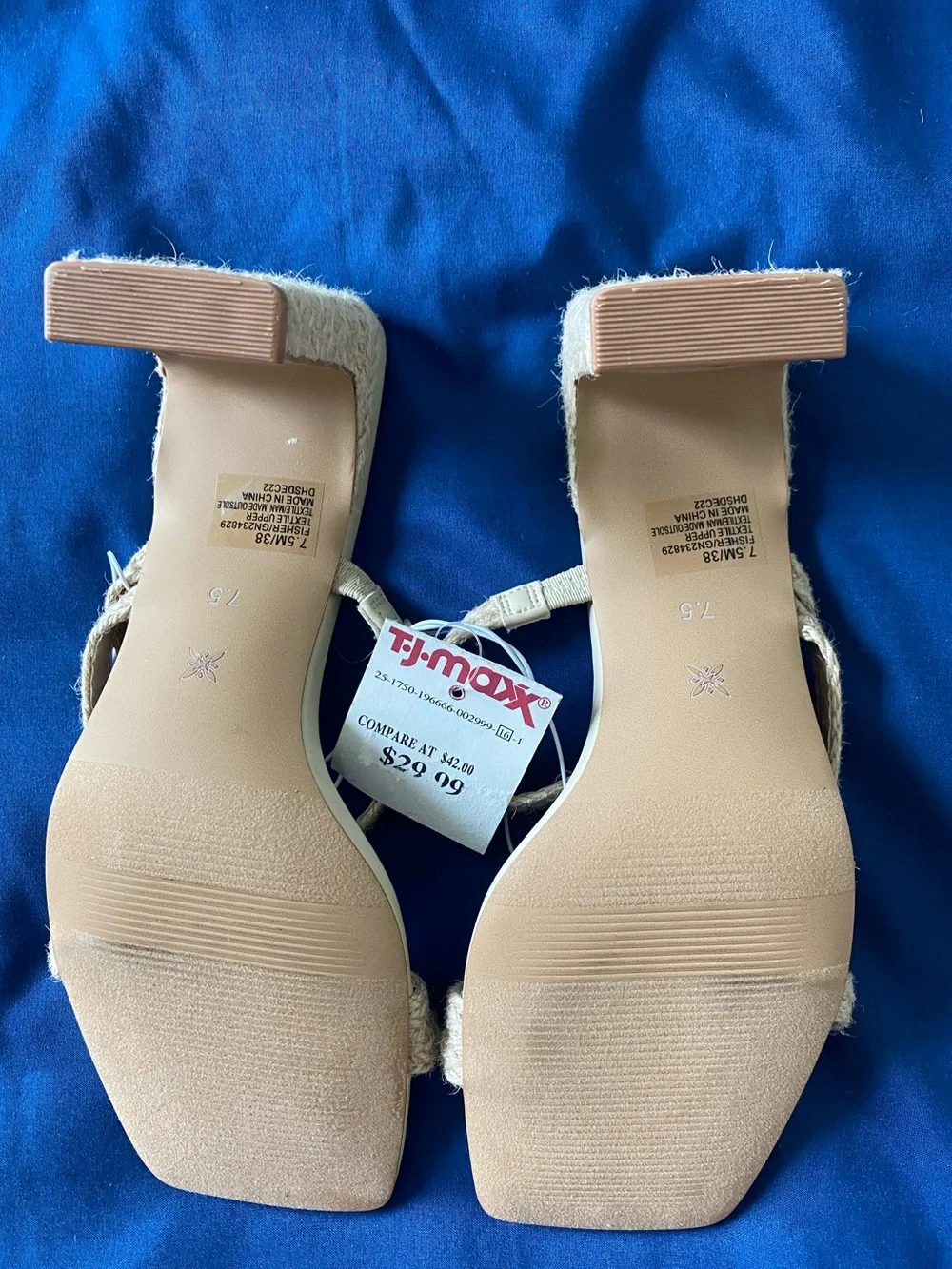 NWT BCBGeneration Fisher sandal 7 1/2